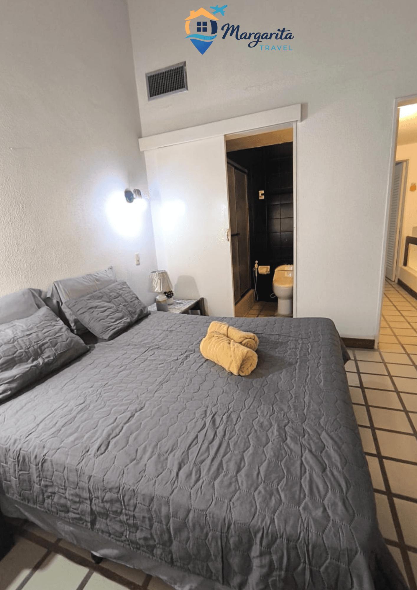 Chambre principale avec salle de bain privée